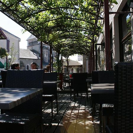 Hotel Restaurant Cousseau Parentis-en-Born Εξωτερικό φωτογραφία